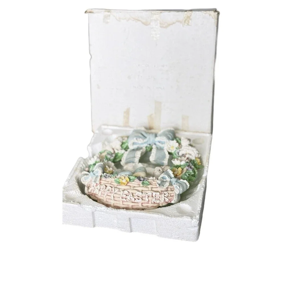 York 1996 Easter Bunny Wreath Figurine House of Lloyd Spring Basket Eggs Pastel